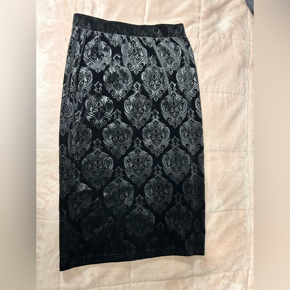 Emery Rose: Velvet Pencil Skirt